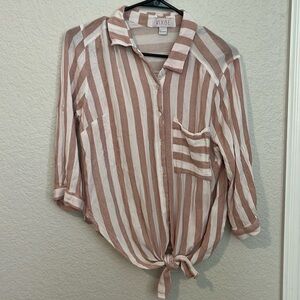 VIXBE beautiful light pink button down women’s shirt - size medium